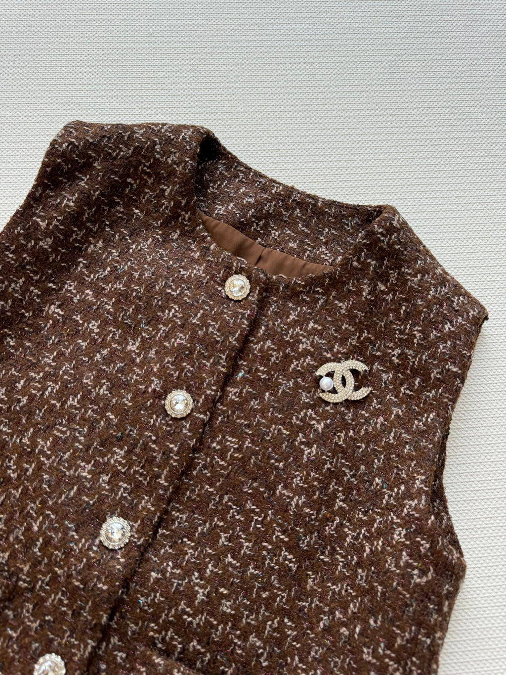 CHANEL 26S SLEEVELESS BLAZER 712