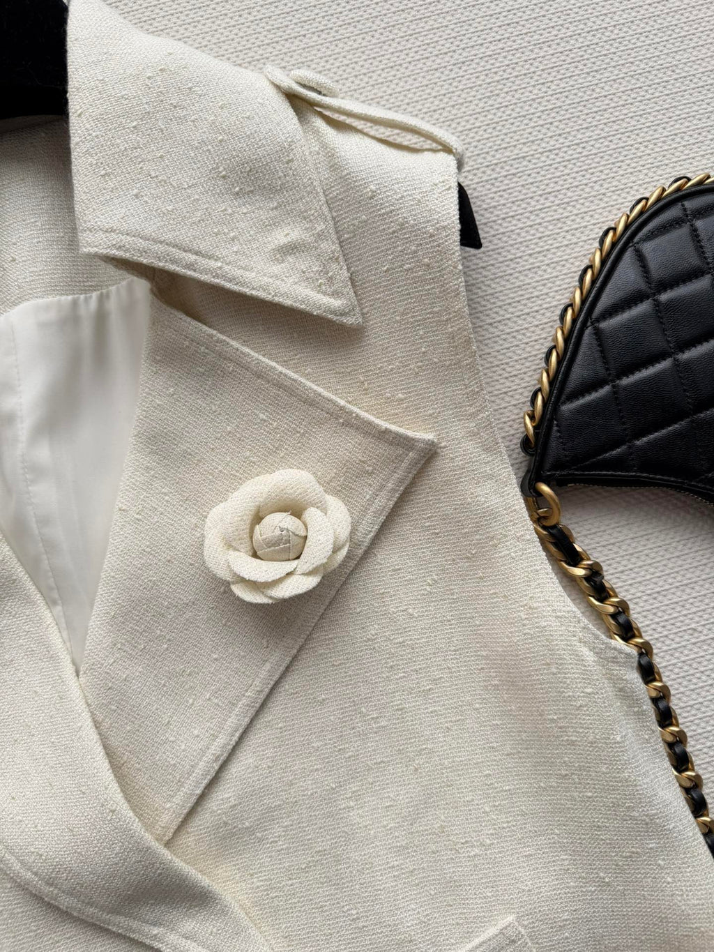 CHANEL 26S SLEEVELESS BLAZER 707