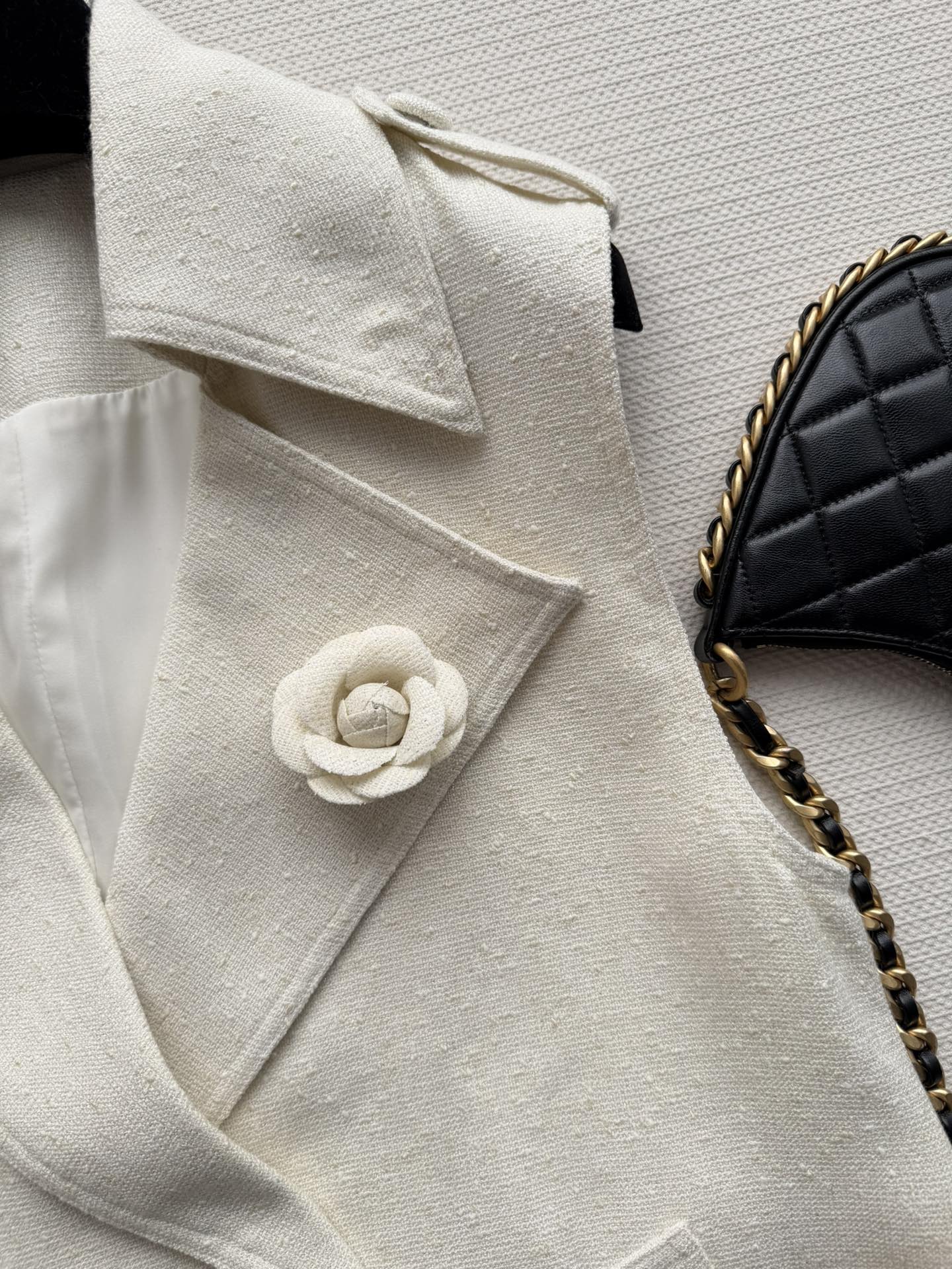 CHANEL 26S SLEEVELESS BLAZER 707