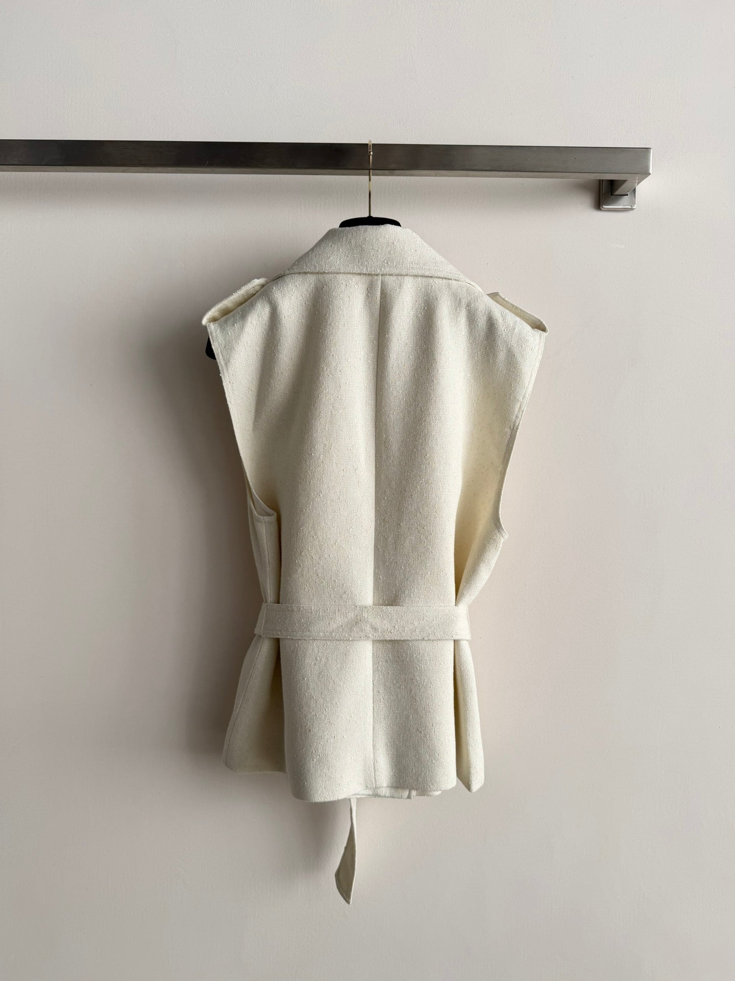 CHANEL 26S SLEEVELESS BLAZER 707