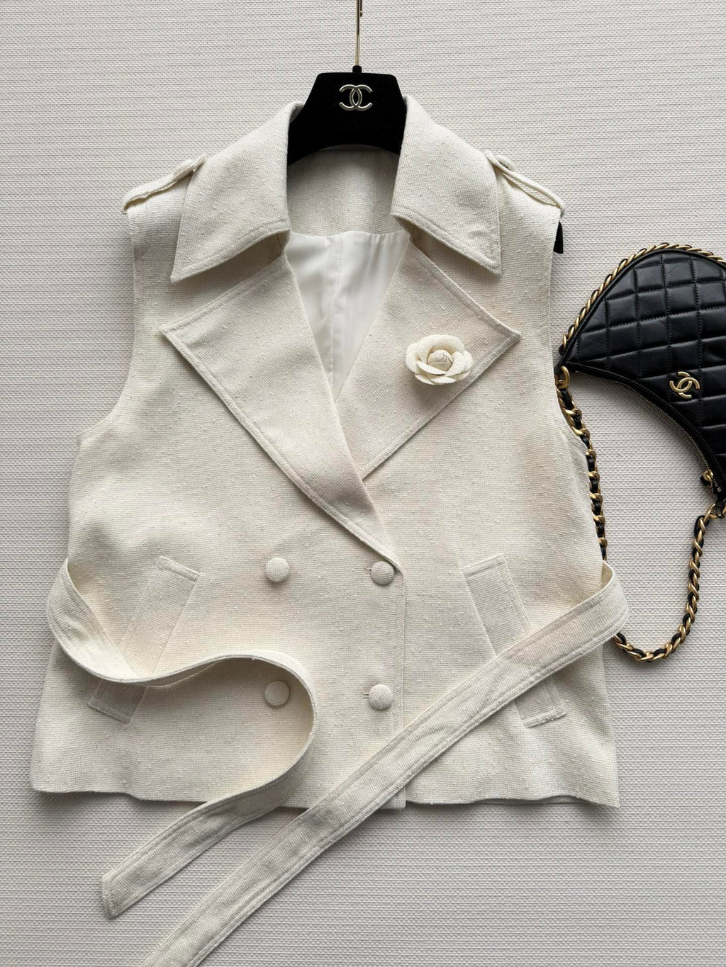 CHANEL 26S SLEEVELESS BLAZER 707