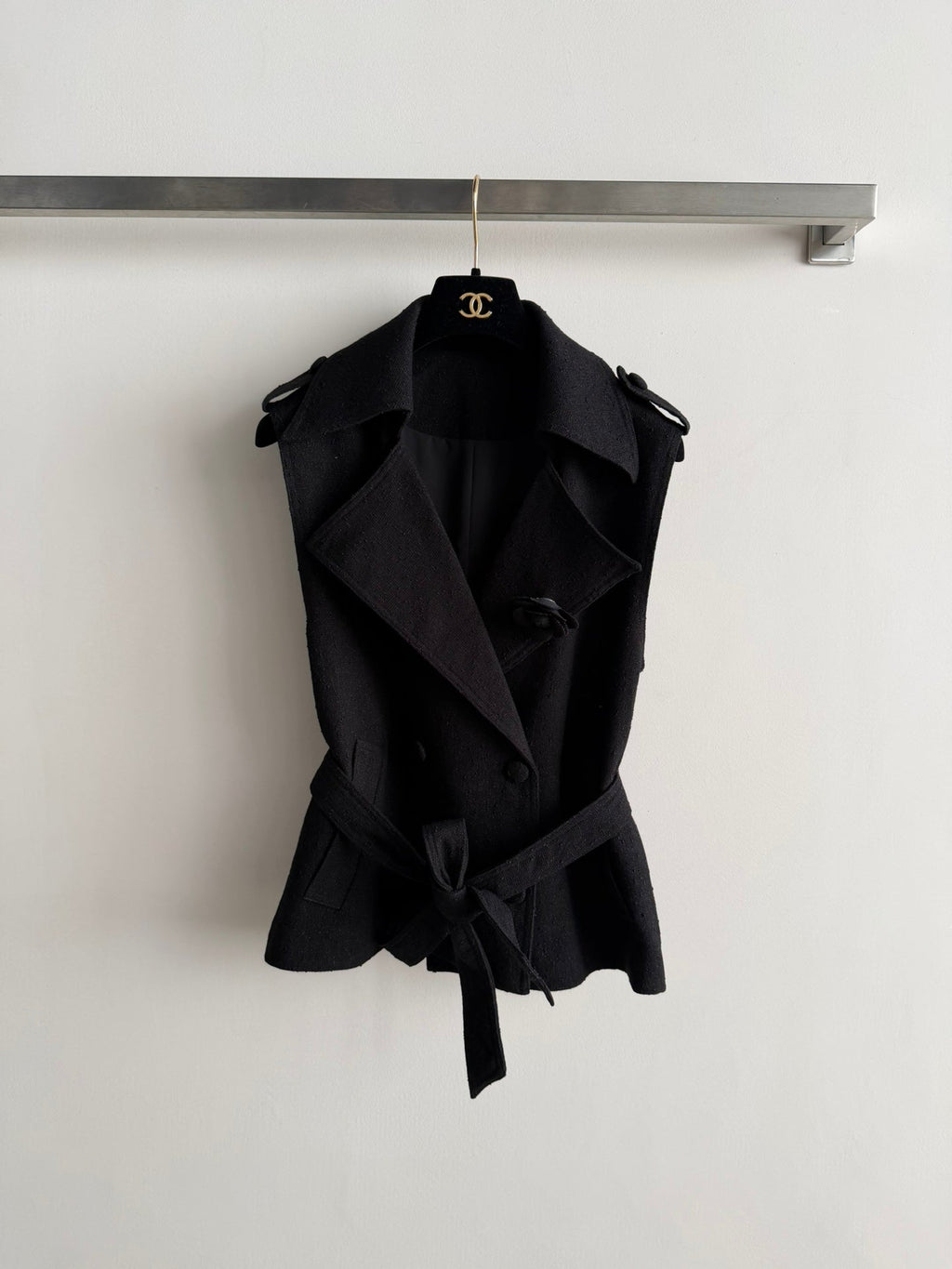 CHANEL 26S SLEEVELESS BLAZER 706