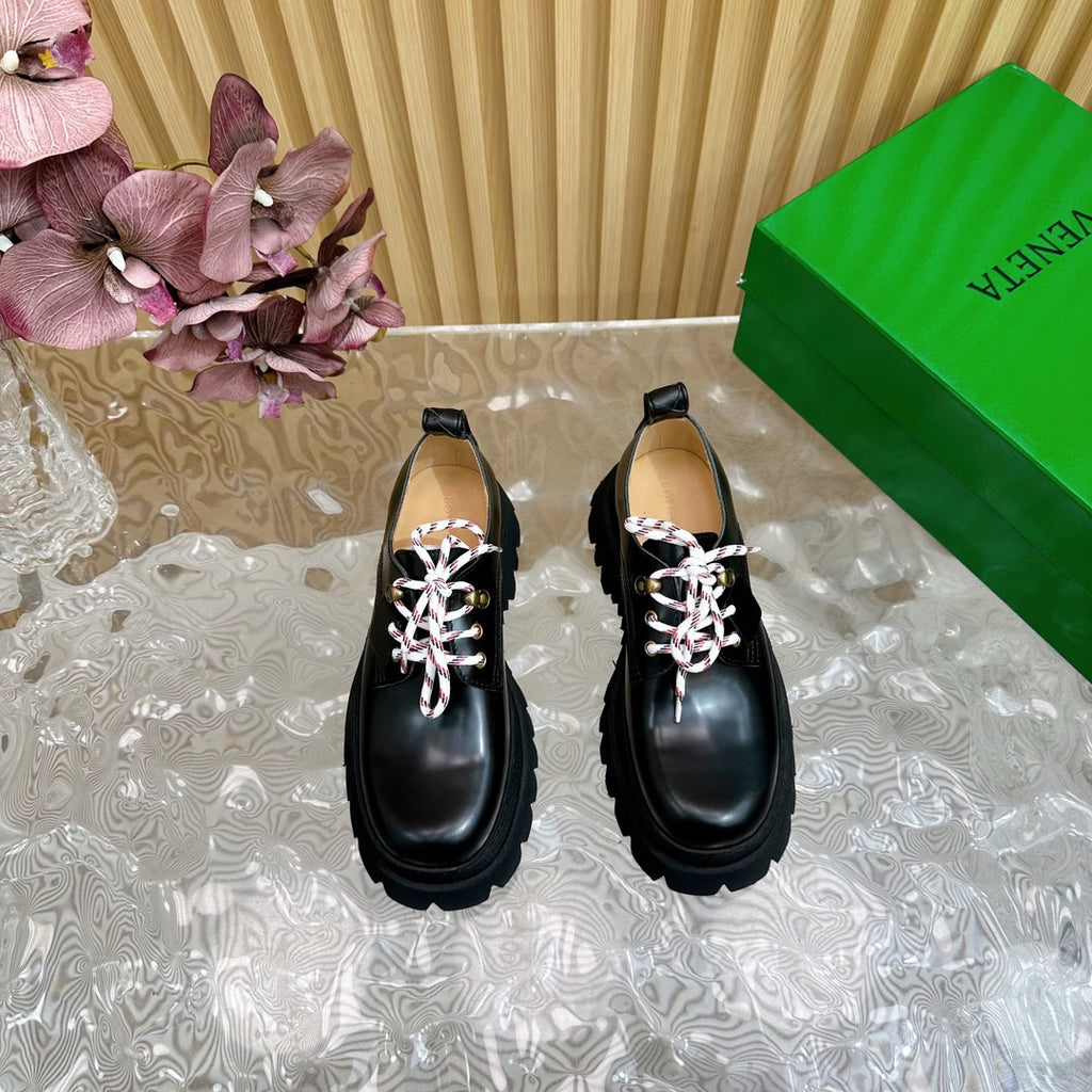 BOTTEGA VENETA HADDOCK LACE-UP SHOE IN BLACK CALFSKIN