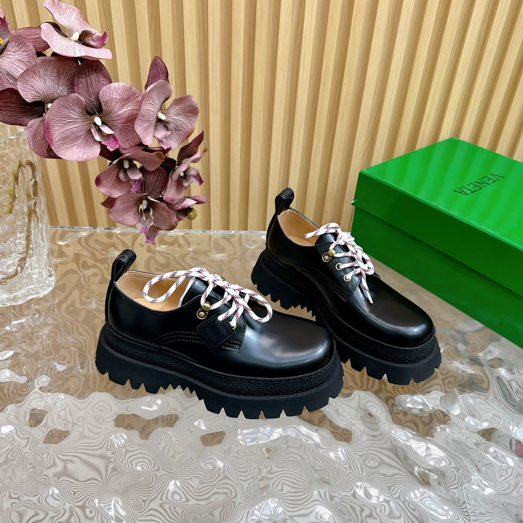 BOTTEGA VENETA HADDOCK LACE-UP SHOE IN BLACK CALFSKIN