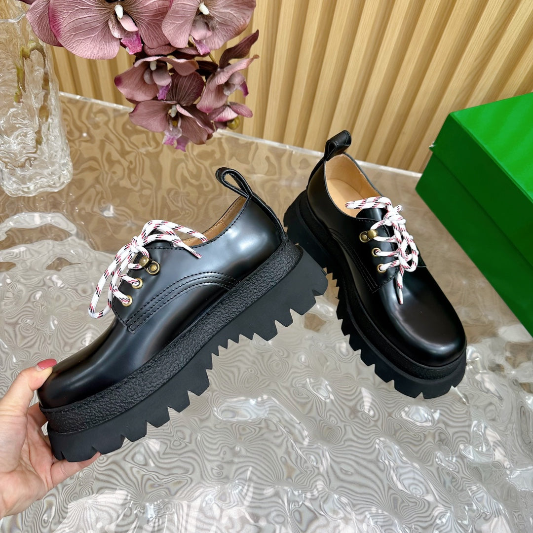 BOTTEGA VENETA HADDOCK LACE-UP SHOE IN BLACK CALFSKIN