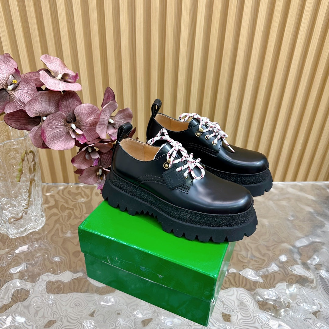 BOTTEGA VENETA HADDOCK LACE-UP SHOE IN BLACK CALFSKIN