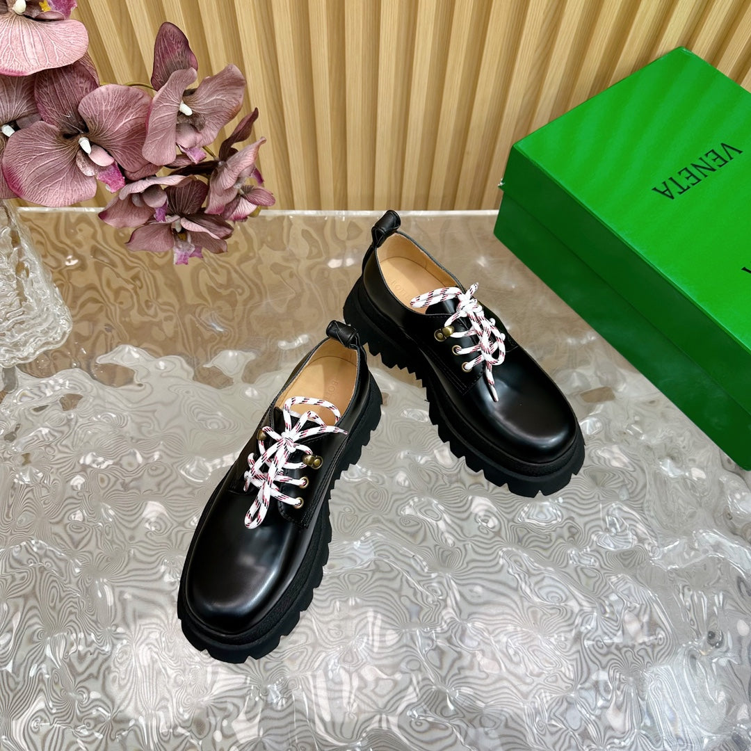 BOTTEGA VENETA HADDOCK LACE-UP SHOE IN BLACK CALFSKIN