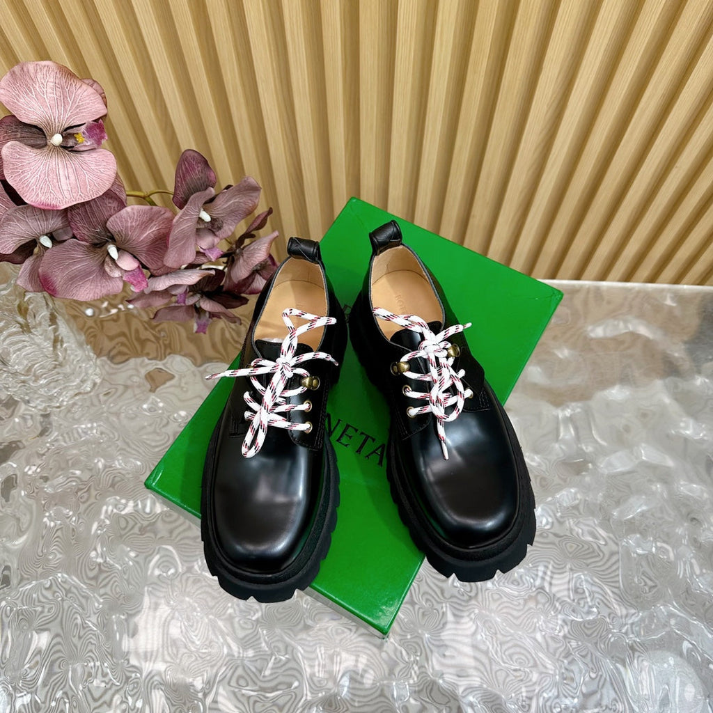 BOTTEGA VENETA HADDOCK LACE-UP SHOE IN BLACK CALFSKIN