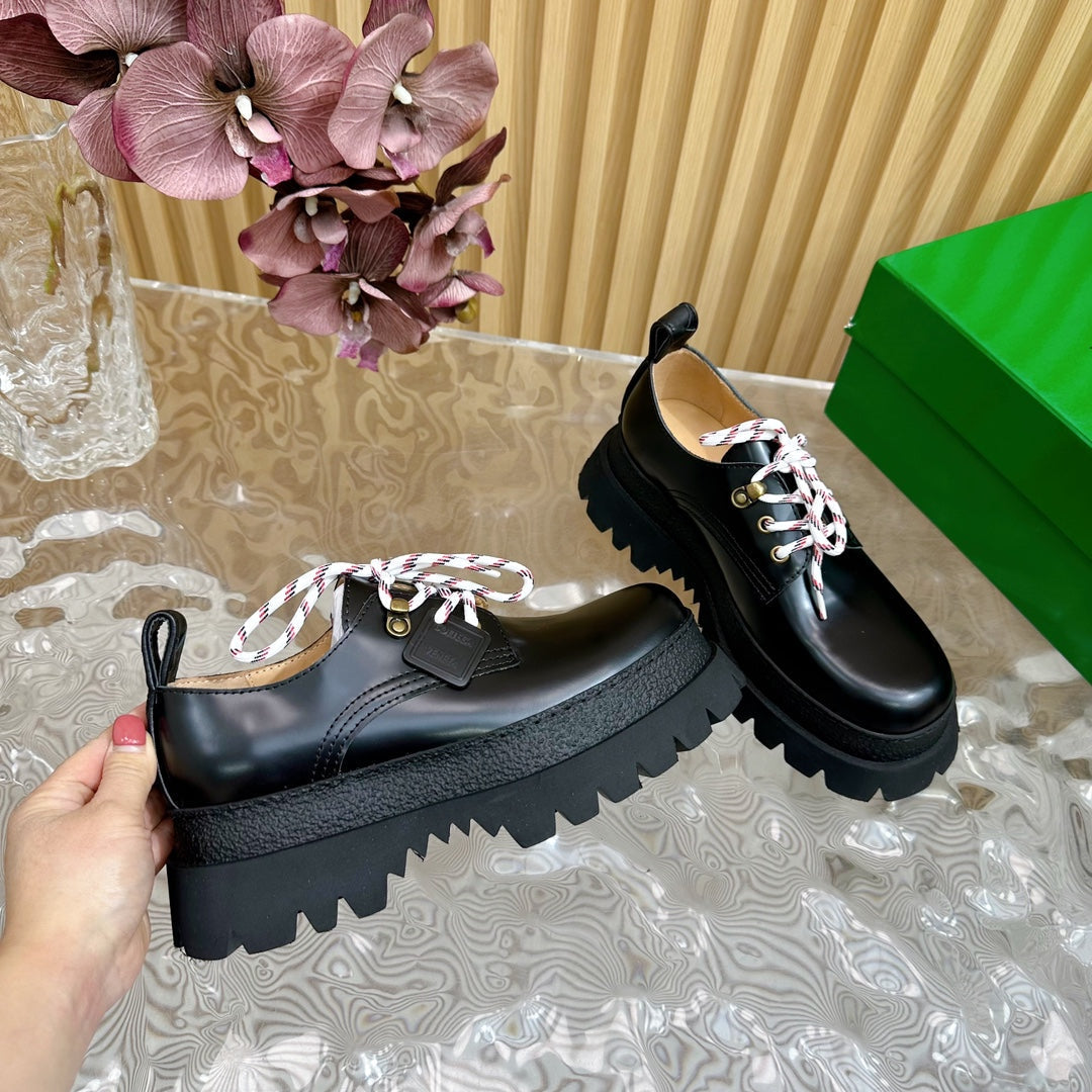 BOTTEGA VENETA HADDOCK LACE-UP SHOE IN BLACK CALFSKIN