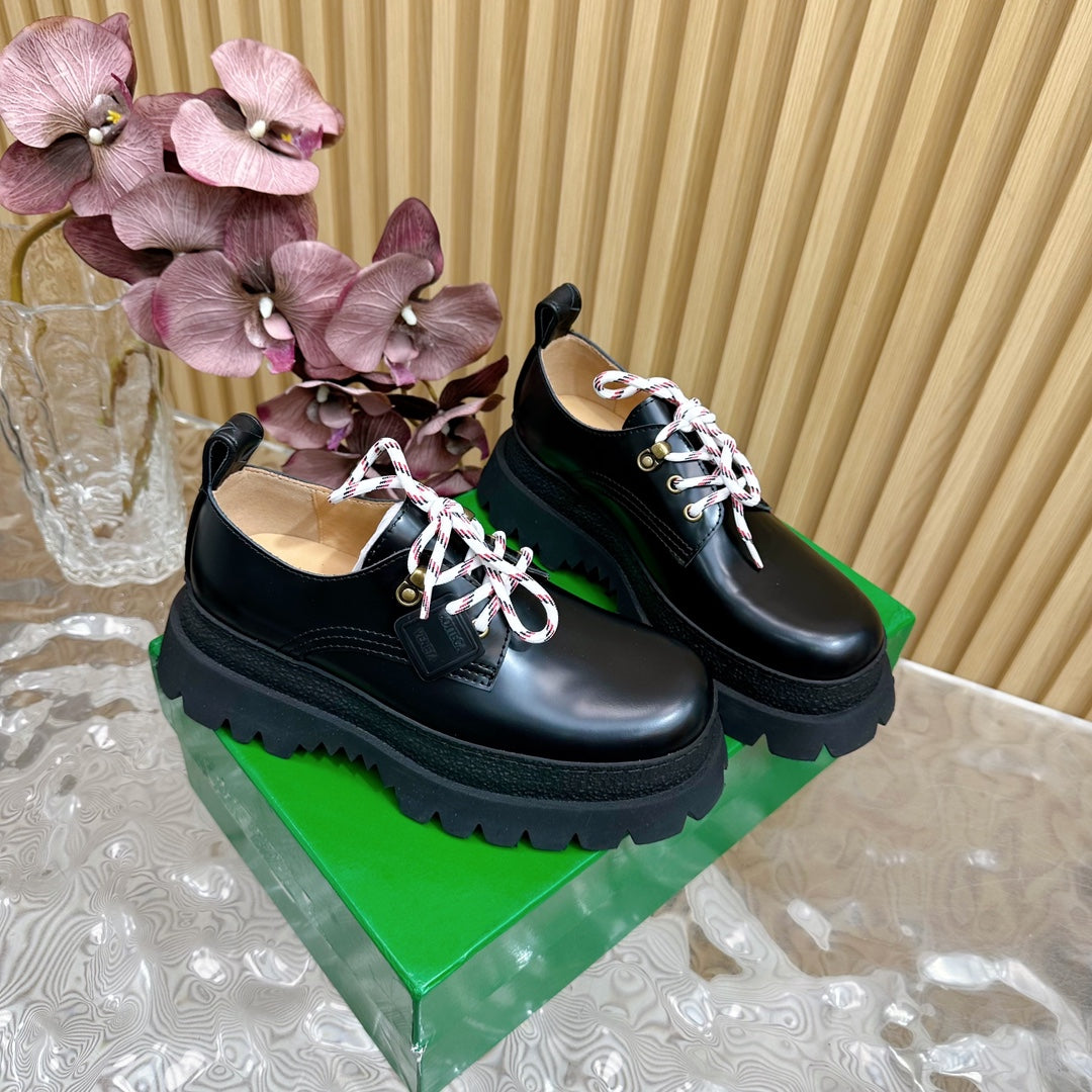 BOTTEGA VENETA HADDOCK LACE-UP SHOE IN BLACK CALFSKIN