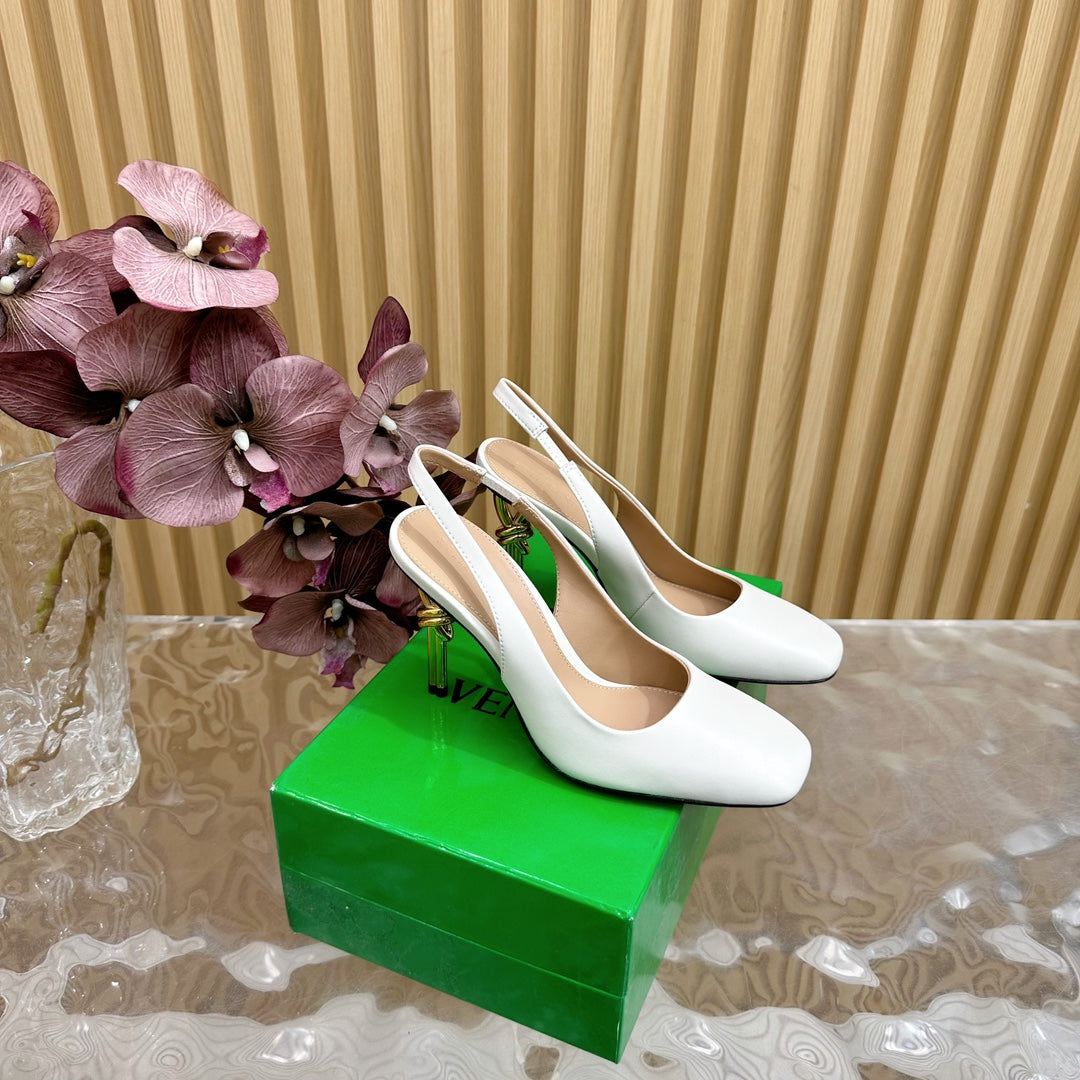 BOTTEGA VENETA KNOT PUMP 9 CM IN WHITE CALFSKIN WITH GOLD FINISHED METAL HEEL