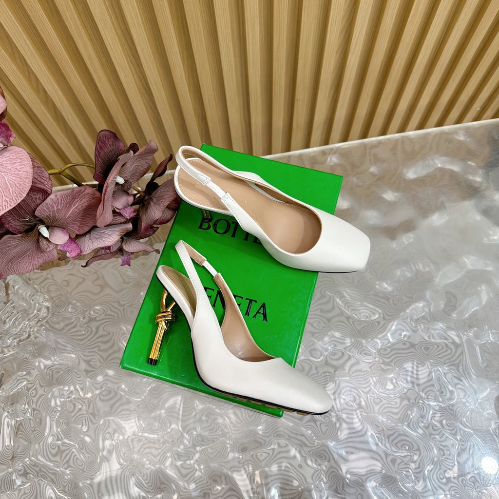BOTTEGA VENETA KNOT PUMP 9 CM IN WHITE CALFSKIN WITH GOLD FINISHED METAL HEEL