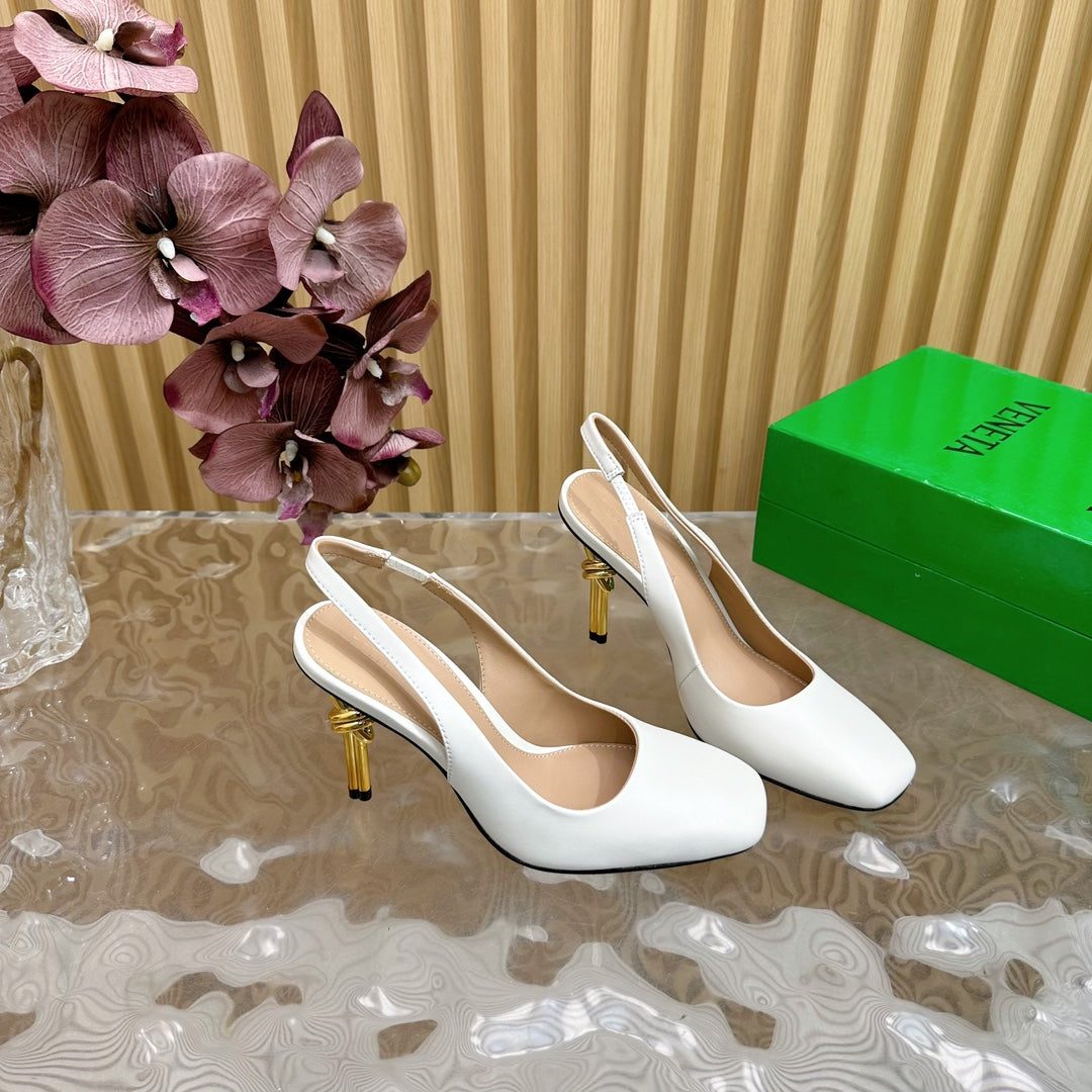 BOTTEGA VENETA KNOT PUMP 9 CM IN WHITE CALFSKIN WITH GOLD FINISHED METAL HEEL