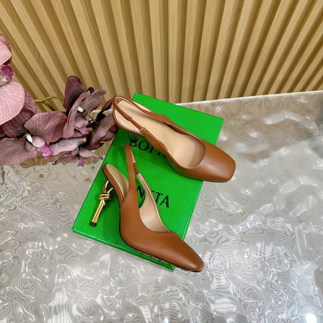 BOTTEGA VENETA KNOT PUMP 9 CM IN BRONZE BROWN CALFSKIN WITH GOLD FINISHED METAL HEEL
