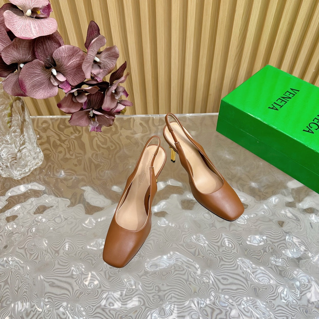 BOTTEGA VENETA KNOT PUMP 9 CM IN BRONZE BROWN CALFSKIN WITH GOLD FINISHED METAL HEEL