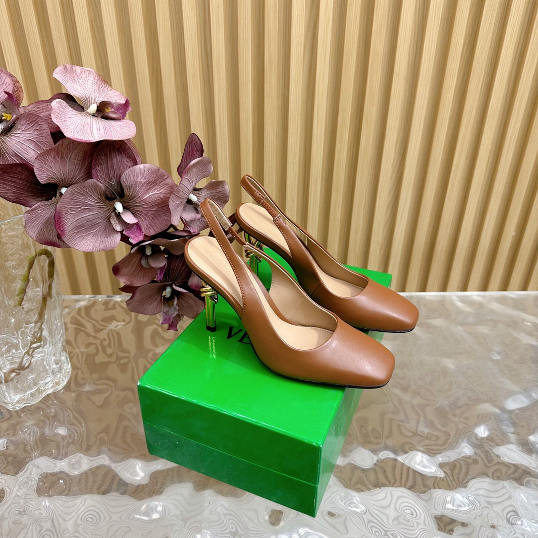 BOTTEGA VENETA KNOT PUMP 9 CM IN BRONZE BROWN CALFSKIN WITH GOLD FINISHED METAL HEEL