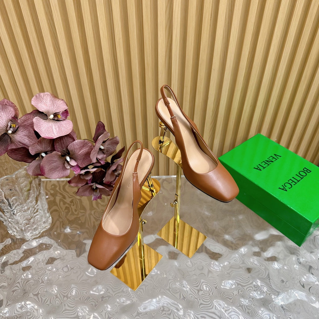 BOTTEGA VENETA KNOT PUMP 9 CM IN BRONZE BROWN CALFSKIN WITH GOLD FINISHED METAL HEEL