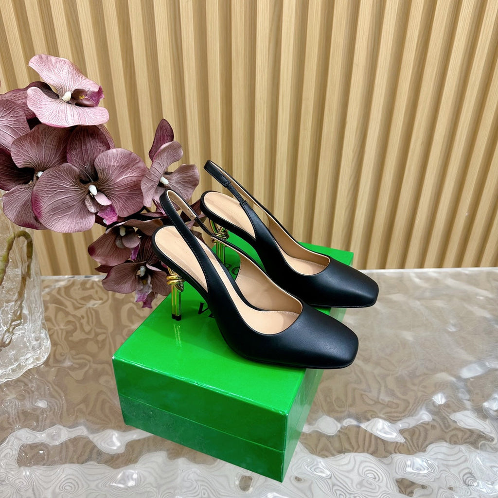 BOTTEGA VENETA KNOT PUMP 9 CM IN BLACK CALFSKIN WITH GOLD FINISHED METAL HEEL