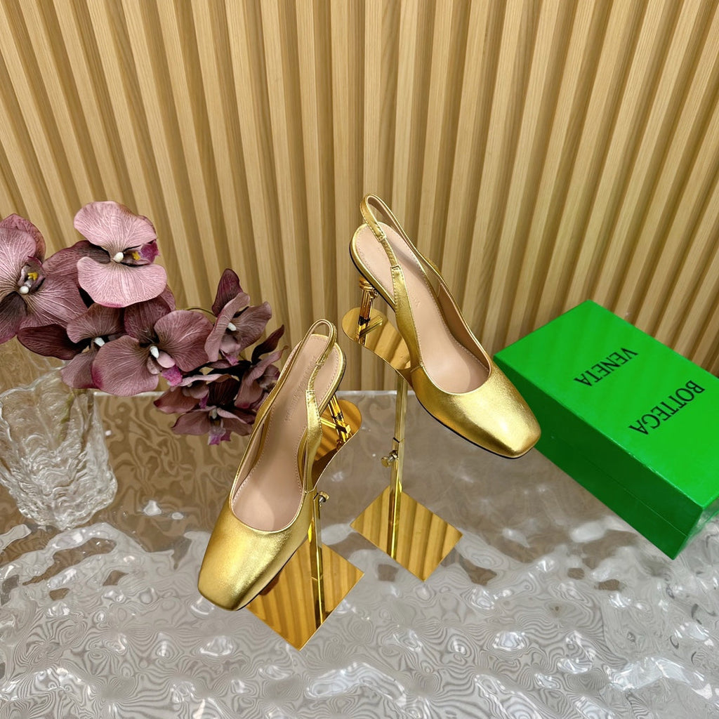 BOTTEGA VENETA KNOT PUMP 9 CM IN GOLD CALFSKIN WITH GOLD FINISHED METAL HEEL