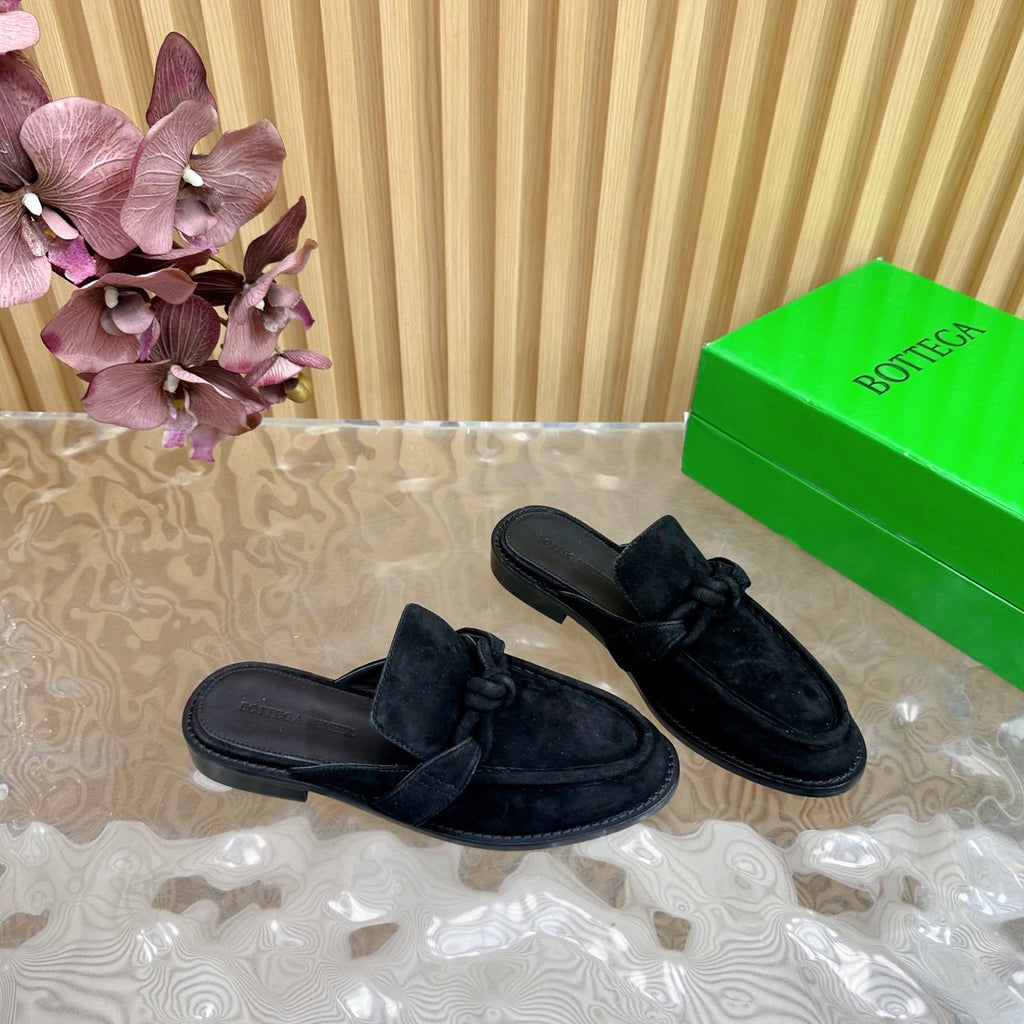 BOTTEGA VENETA OPEN-BACK LOAFER REALISED IN BLACK SUEDE