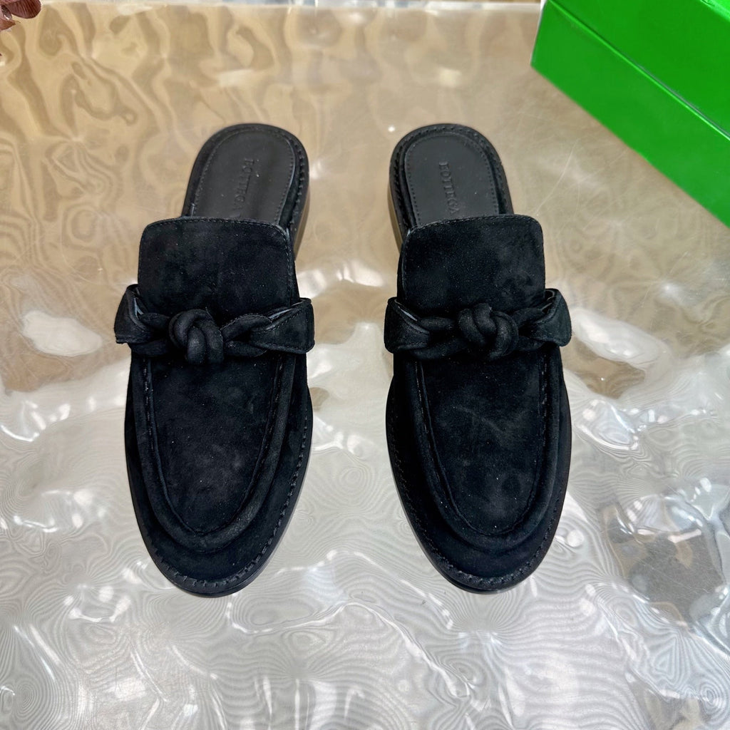 BOTTEGA VENETA OPEN-BACK LOAFER REALISED IN BLACK SUEDE