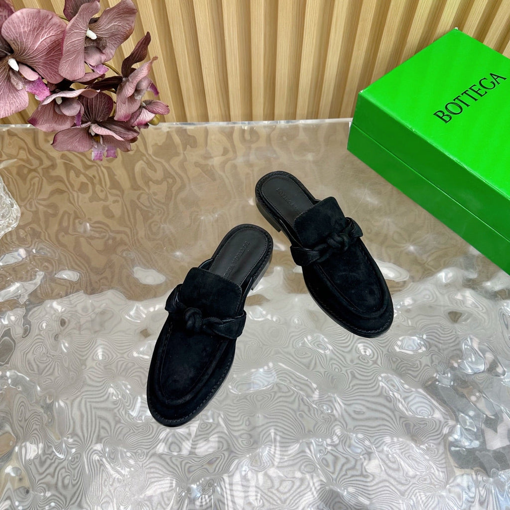 BOTTEGA VENETA OPEN-BACK LOAFER REALISED IN BLACK SUEDE