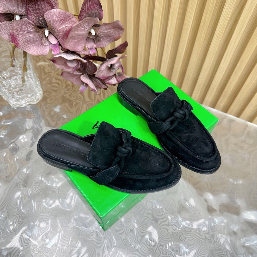BOTTEGA VENETA OPEN-BACK LOAFER REALISED IN BLACK SUEDE