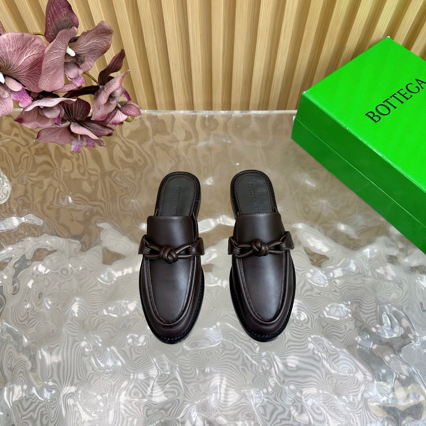 BOTTEGA VENETA OPEN-BACK LOAFER REALISED IN CHESTNUT BROWN SOLF CALFSKIN