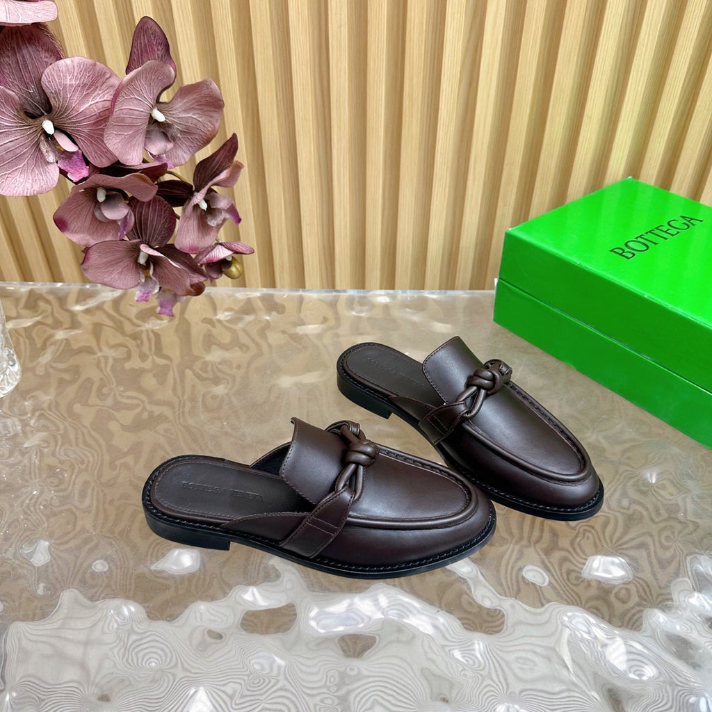 BOTTEGA VENETA OPEN-BACK LOAFER REALISED IN CHESTNUT BROWN SOLF CALFSKIN