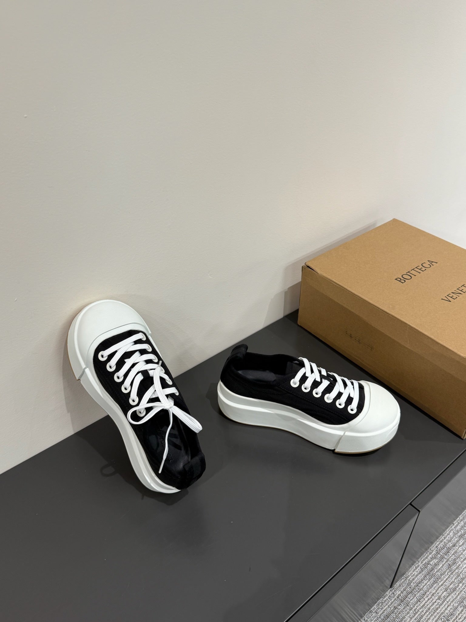 BOTTEGA VENETA VULCAN PLATFORM SNEAKER IN BLACK CANVAS