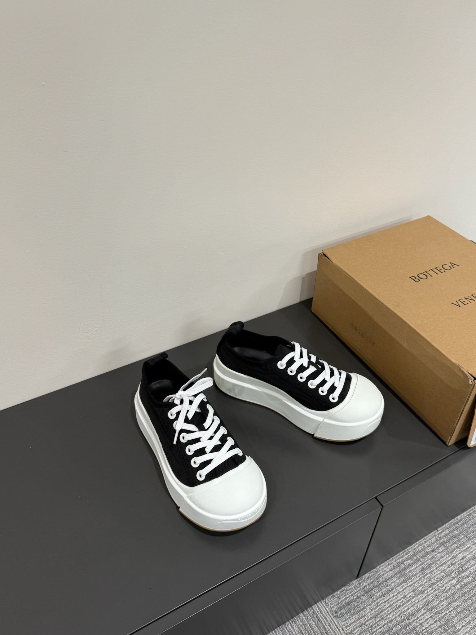 BOTTEGA VENETA VULCAN PLATFORM SNEAKER IN BLACK CANVAS