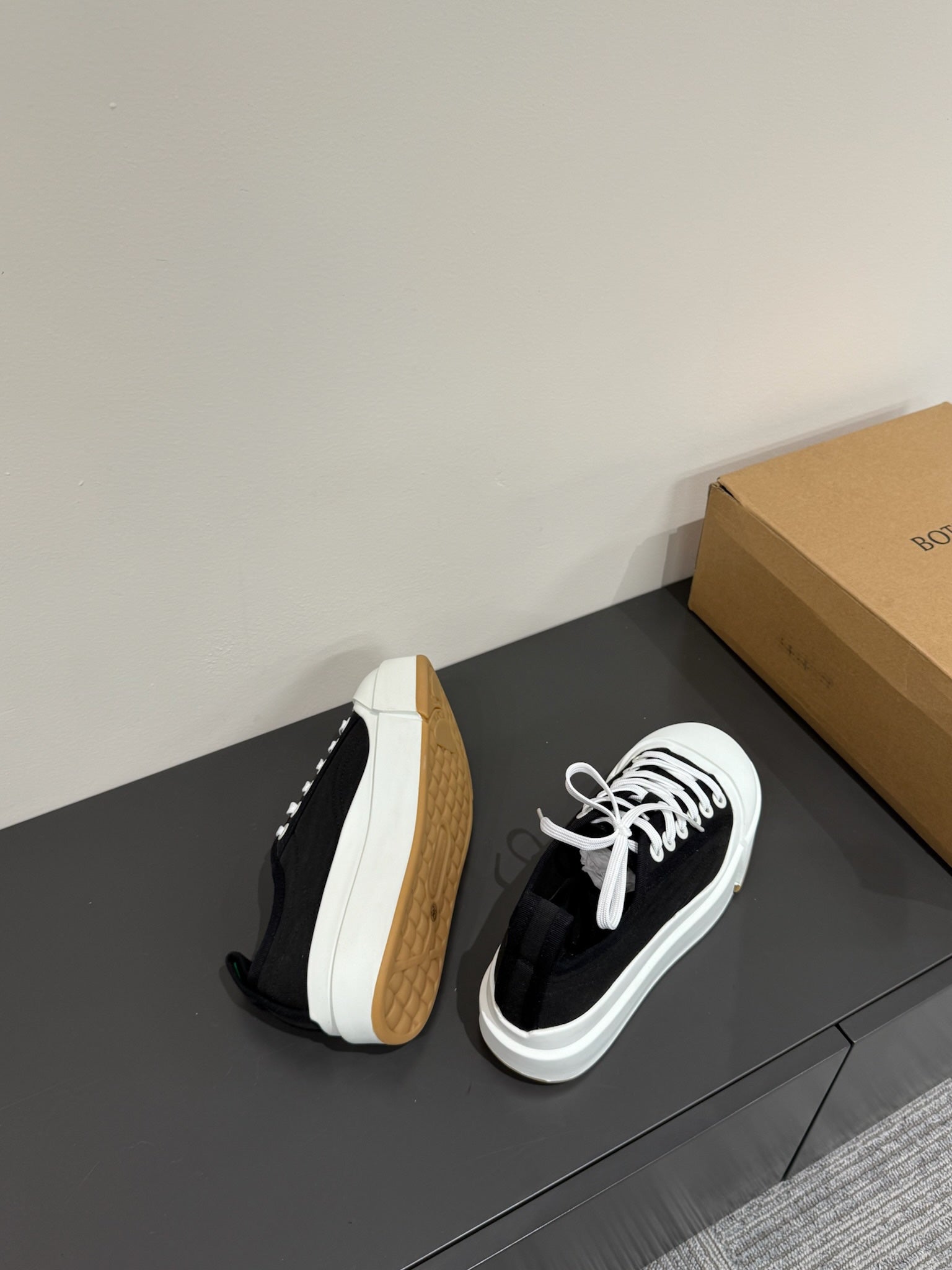 BOTTEGA VENETA VULCAN PLATFORM SNEAKER IN BLACK CANVAS