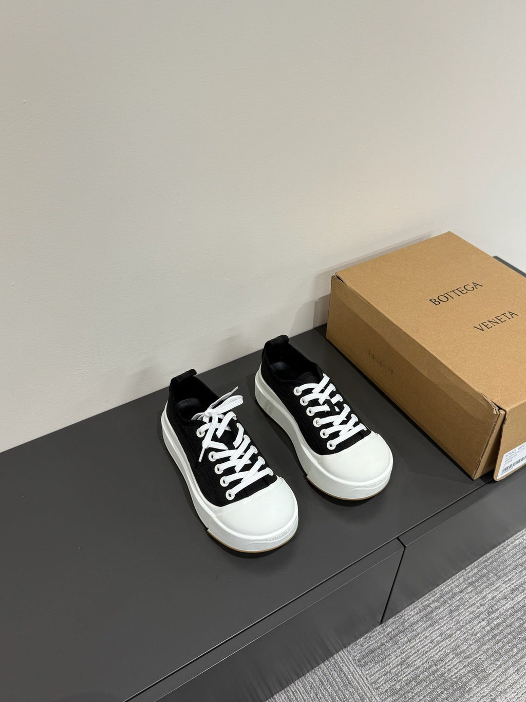 BOTTEGA VENETA VULCAN PLATFORM SNEAKER IN BLACK CANVAS