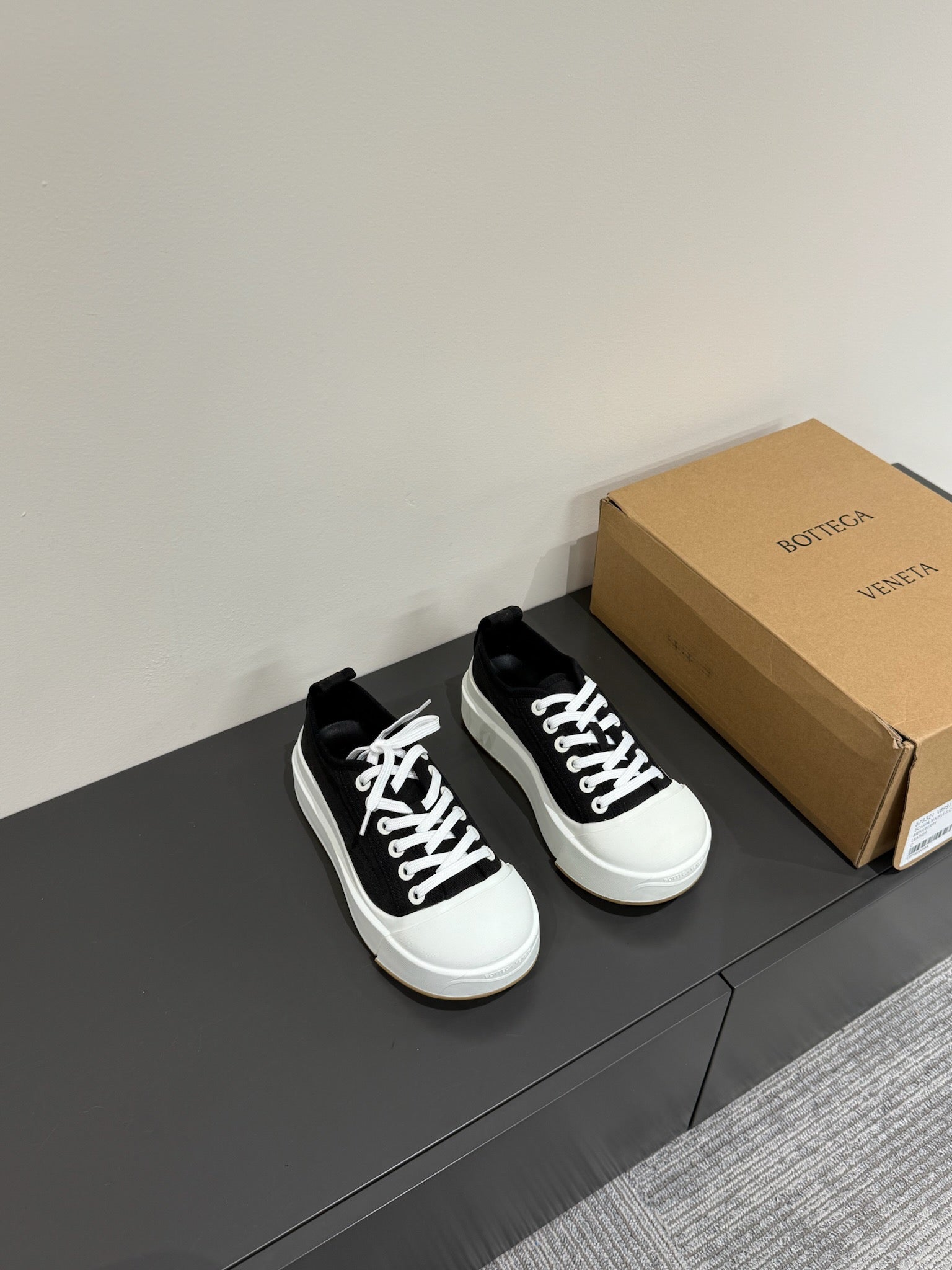 BOTTEGA VENETA VULCAN PLATFORM SNEAKER IN BLACK CANVAS