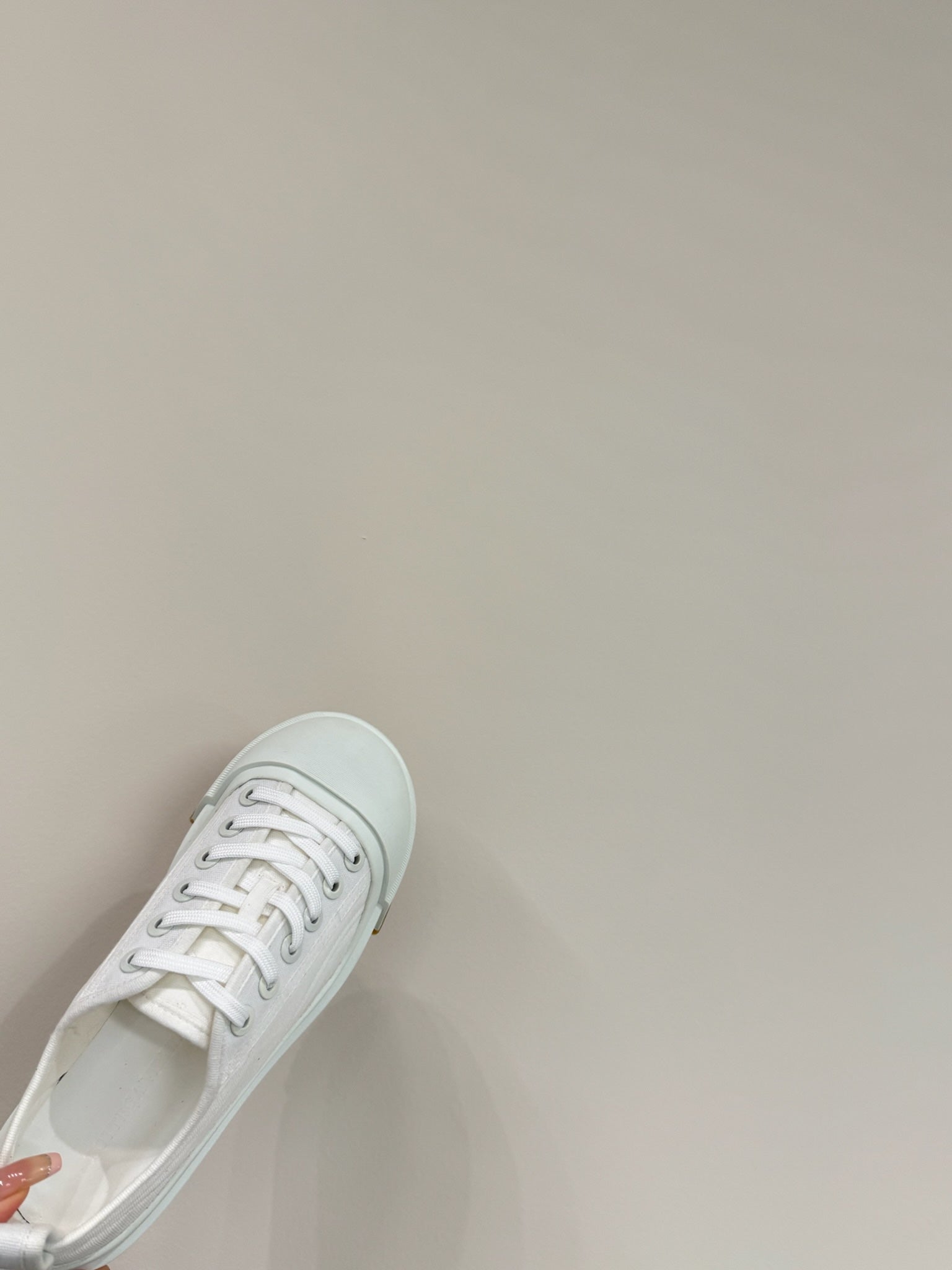 BOTTEGA VENETA VULCAN PLATFORM SNEAKER IN WHITE CANVAS AND LAMBSKIN