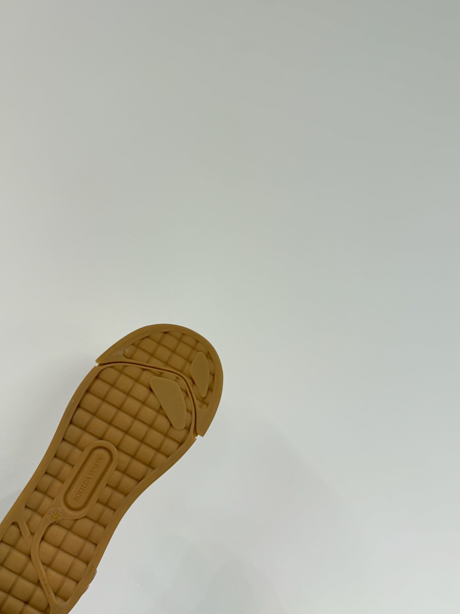 BOTTEGA VENETA VULCAN PLATFORM SNEAKER IN WHITE CANVAS AND LAMBSKIN