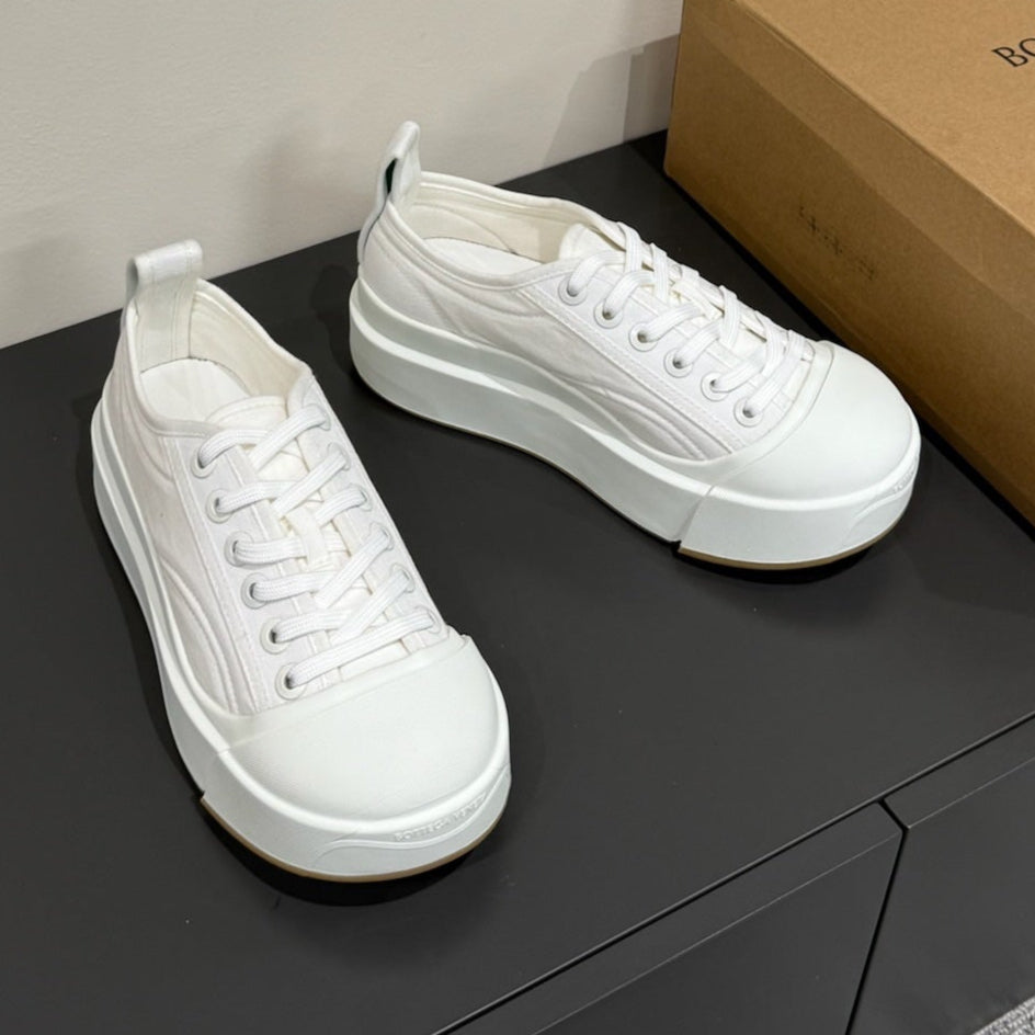 BOTTEGA VENETA VULCAN PLATFORM SNEAKER IN WHITE CANVAS AND LAMBSKIN