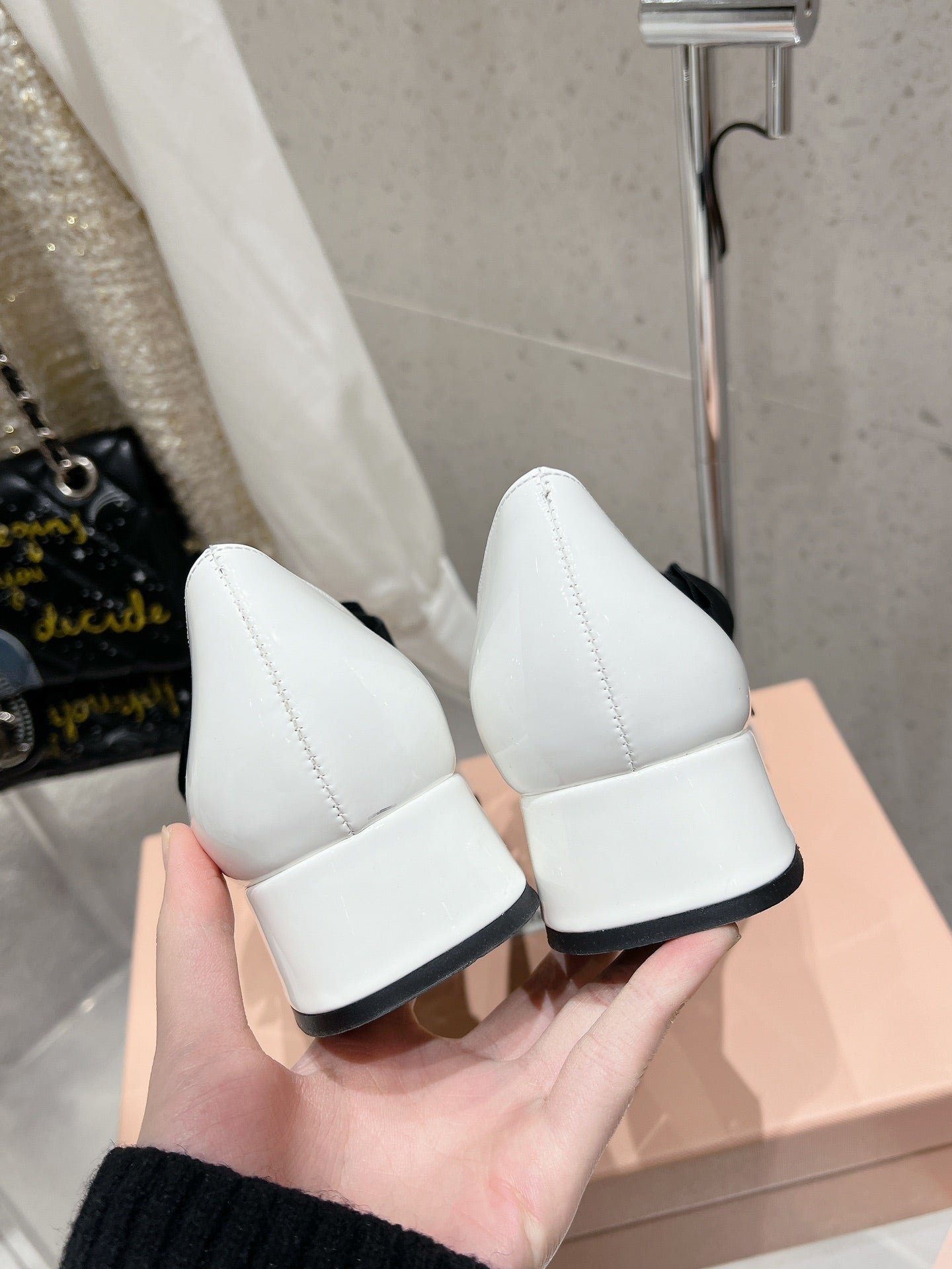 MARY JANE MID HEEL PUMPS IN WHITE PATENT LAMBSKIN WITH BOW