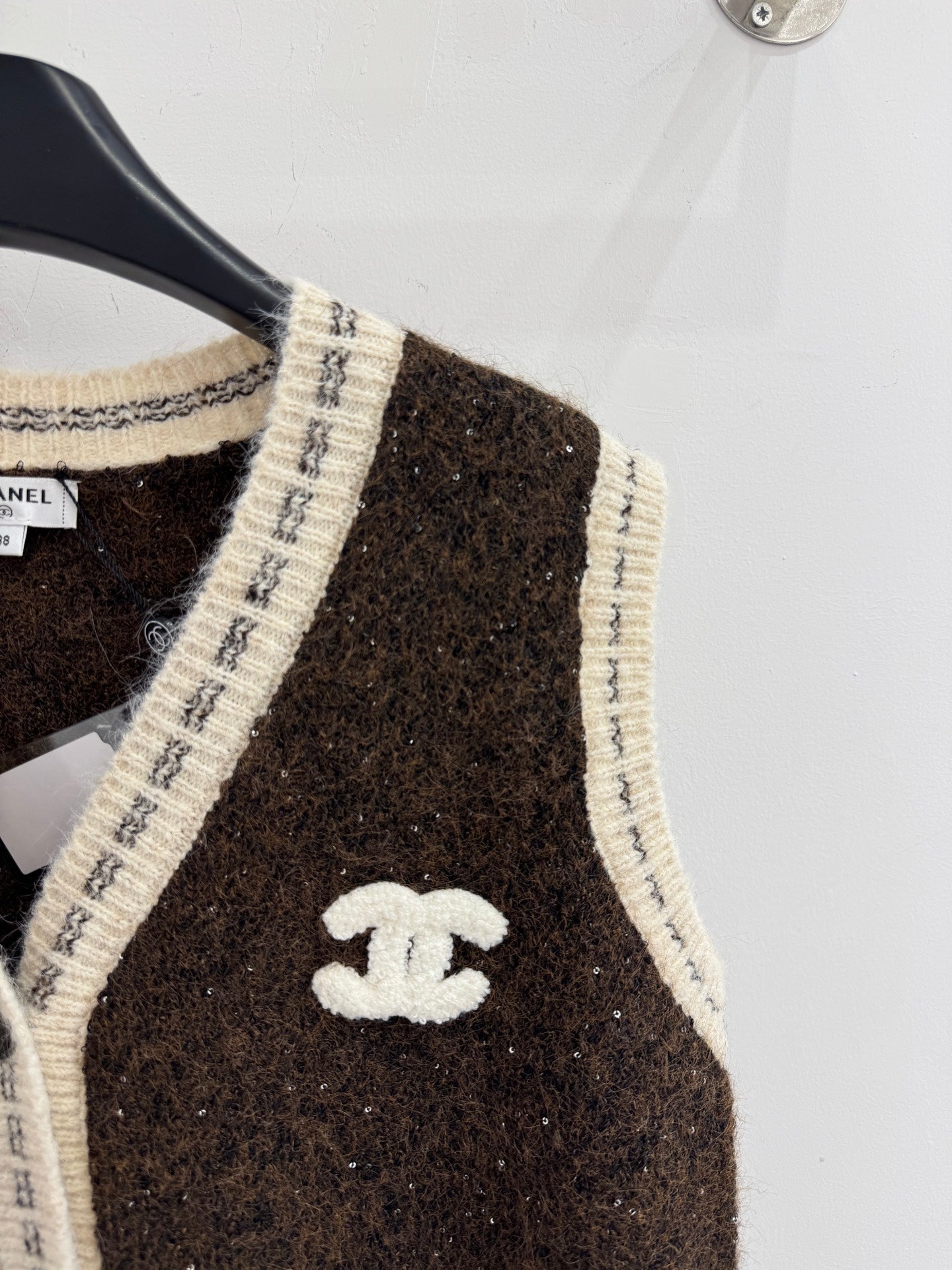 CHANEL 26S SLEEVELESS KNIT BLAZER 741