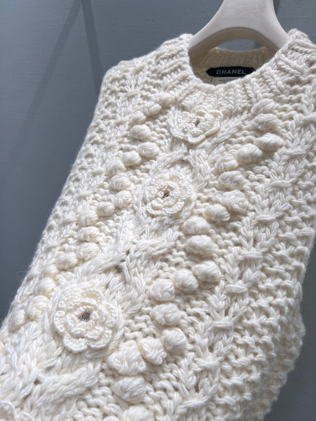 CHANEL 25S FLORAL KNITTED VEST 300