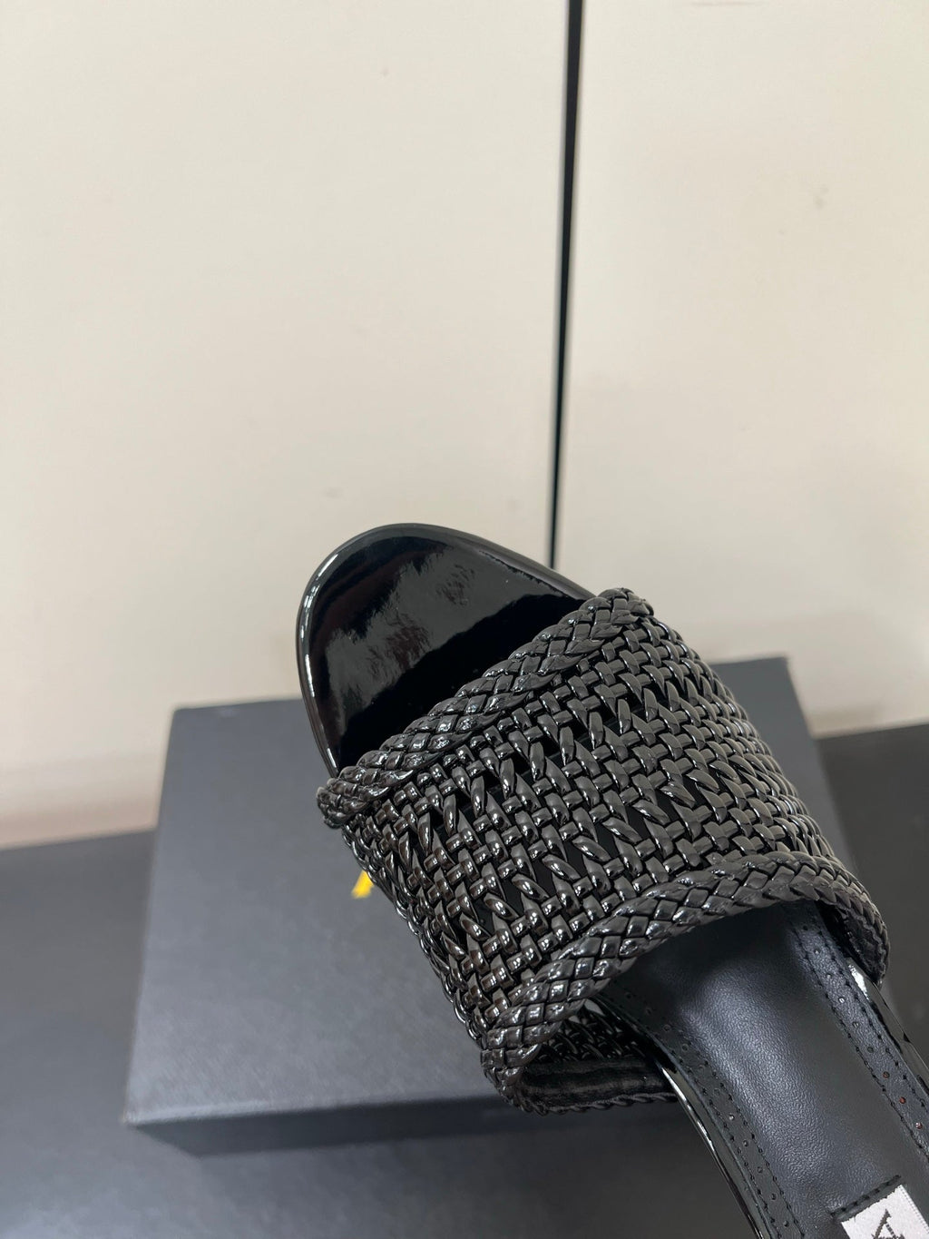 ALAIA HIGH HEEL 25S 70 MM IN BLACK LAMBSKIN WITH WOVEN PATTERN