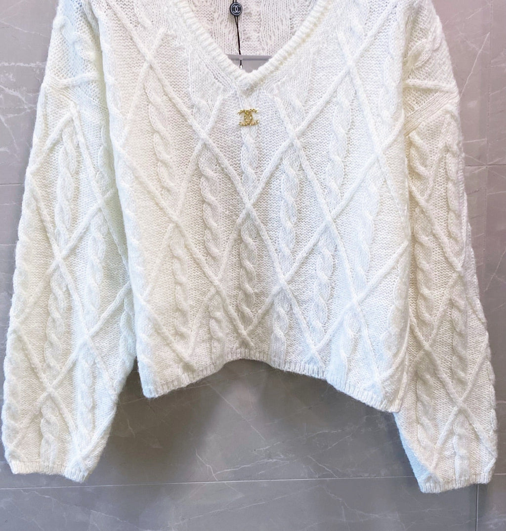 CHANEL 26S V-NECK SWEATER 656