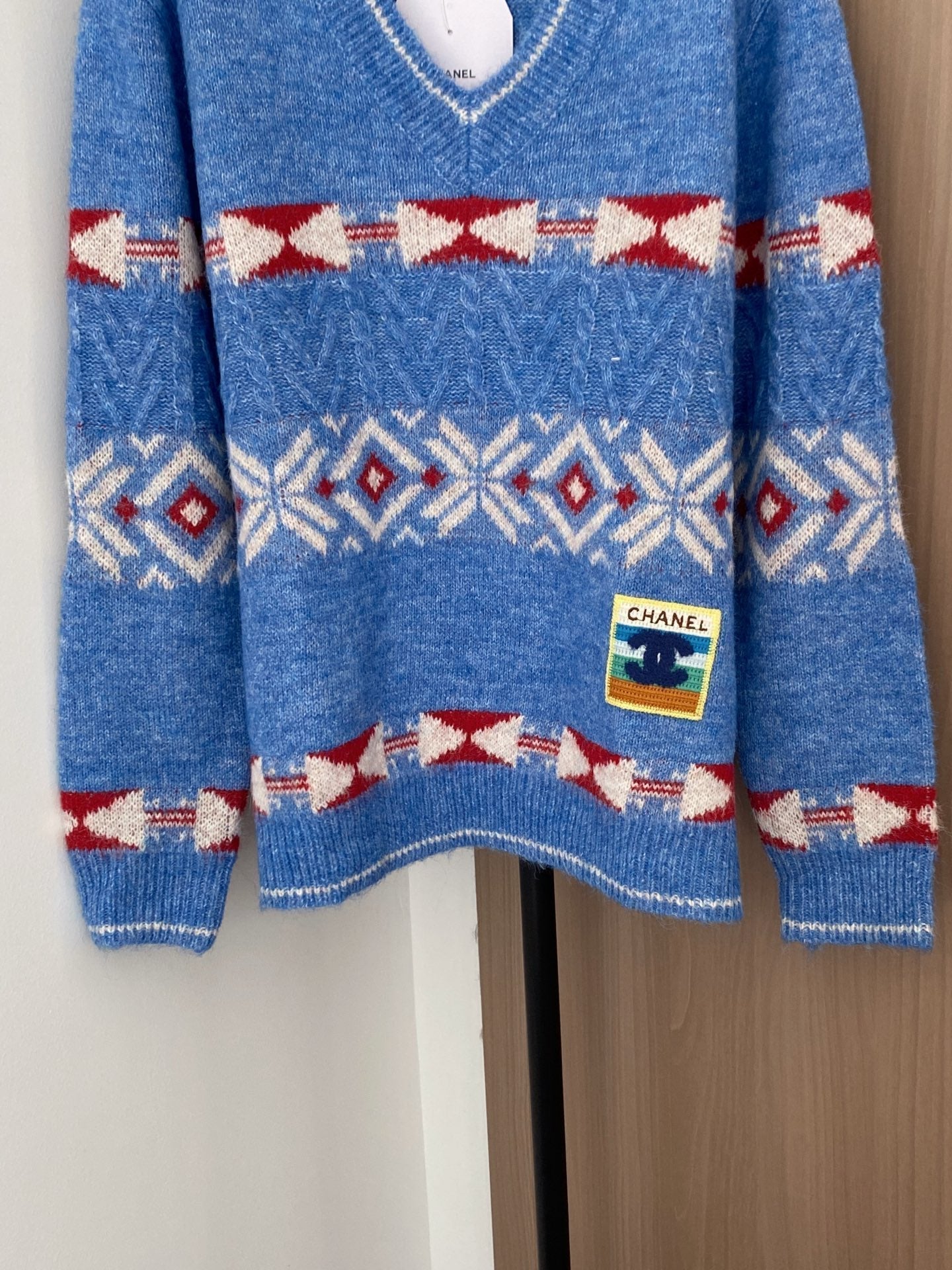 CHANEL 26S V-NECK SWEATER 854
