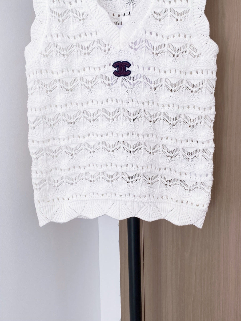 CHANEL 26S V-NECK KNITTED VEST 861