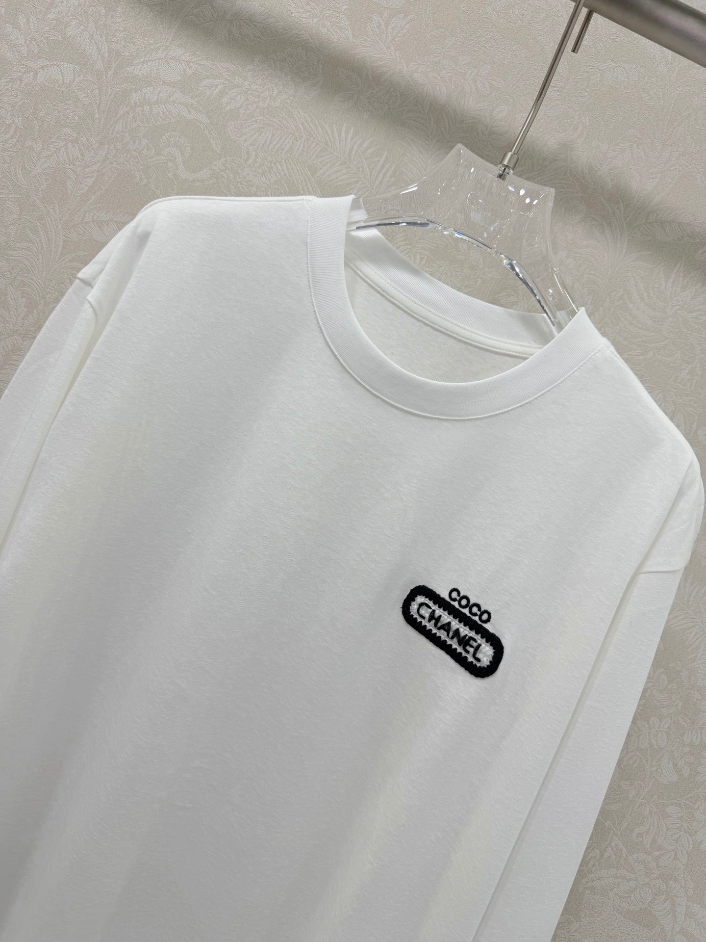 CHANEL 26S LONG-SLEEVE CREW NECK T-SHIRT 776