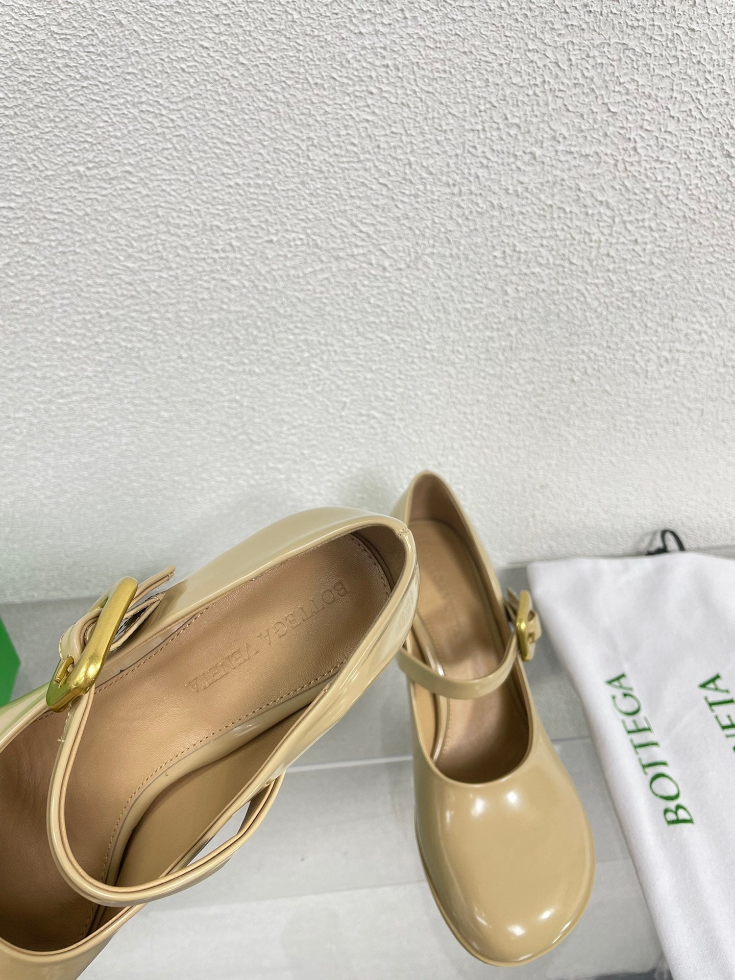 BOTTEGA VENETA ATOMIC MARY-JANE PUMP 9 CM IN BISQUE BEIGE CALFSKIN
