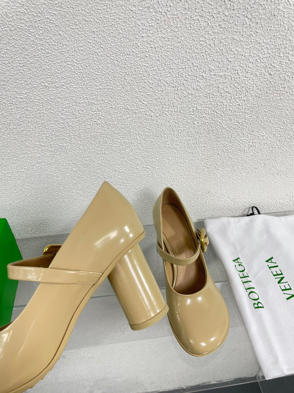 BOTTEGA VENETA ATOMIC MARY-JANE PUMP 9 CM IN BISQUE BEIGE CALFSKIN