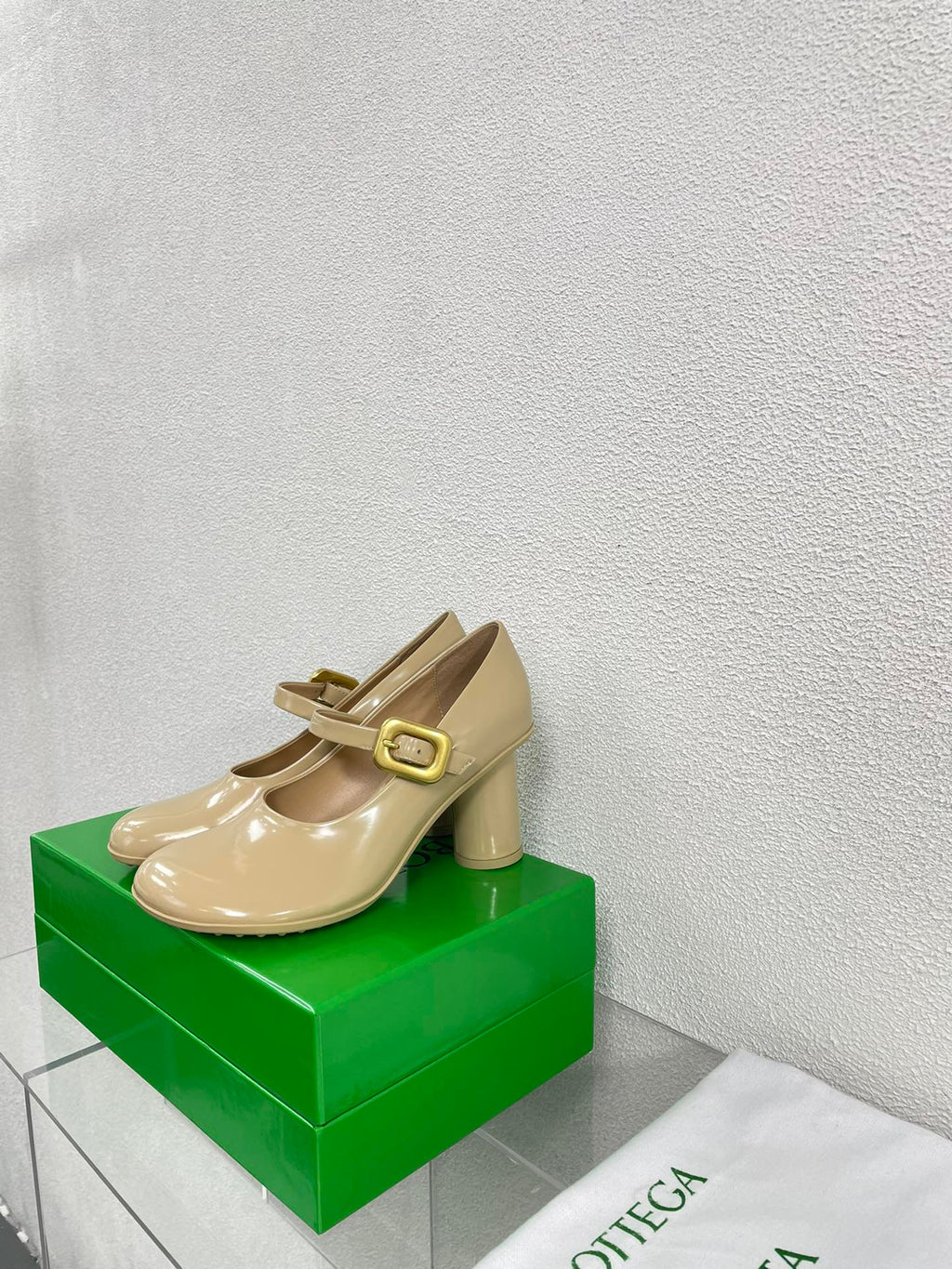 BOTTEGA VENETA ATOMIC MARY-JANE PUMP 9 CM IN BISQUE BEIGE CALFSKIN