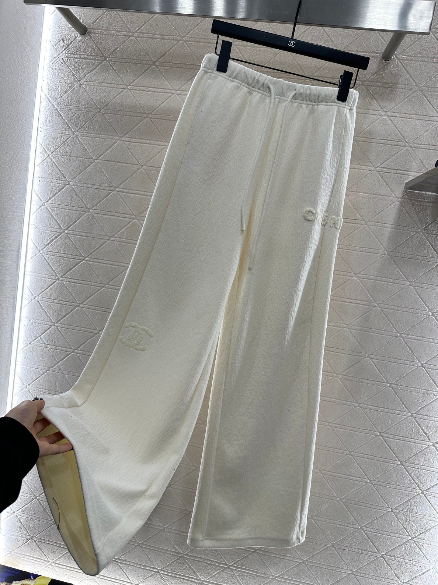 CHANEL 25S HIGH-WAISTED WIDE-LEG PANTS 306