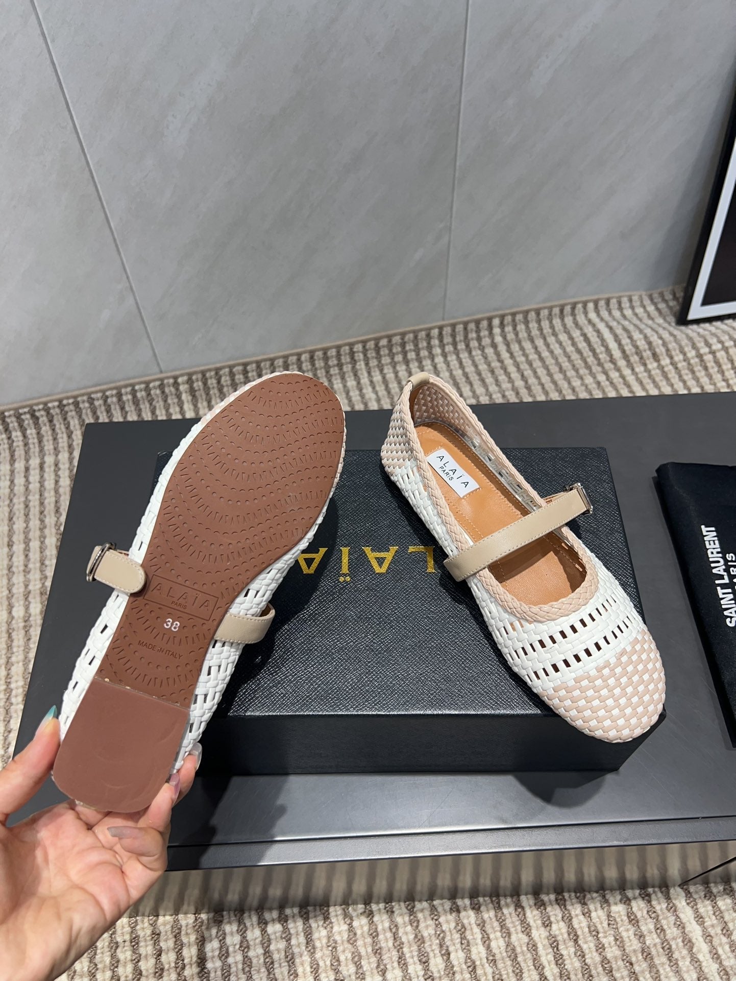 ALAIA MARY JANE FLATS WOVEN PATTERN 25S IN WHITE MIX LIGHT BEIGE CALFSKIN